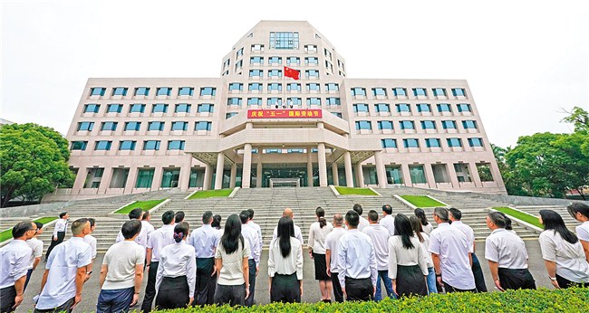 以劳动礼赞春天 用奋斗书写华章 内容图1 潮汕网-实时追踪潮商/潮汕/汕头/揭阳/潮州的新闻资讯网站! 以劳动礼赞春天 用奋斗书写华章 汕头市 图1张