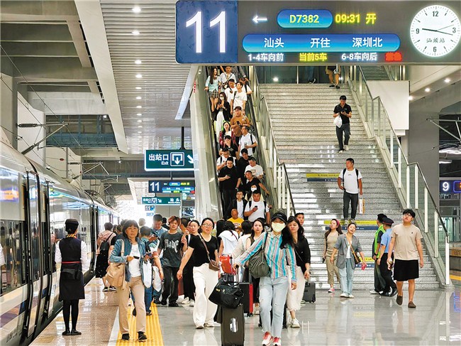 汕头站假期首日旅客到发量创新高 内容图1 潮汕网-实时追踪潮商/潮汕/汕头/揭阳/潮州的新闻资讯网站! 汕头站假期首日旅客到发量创新高 汕头市 图1张