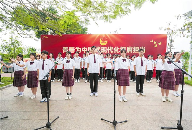 青春誓言燃信念 红色之旅启新程 内容图1 潮汕网-实时追踪潮商/潮汕/汕头/揭阳/潮州的新闻资讯网站! 青春誓言燃信念 红色之旅启新程 汕头市 图1张