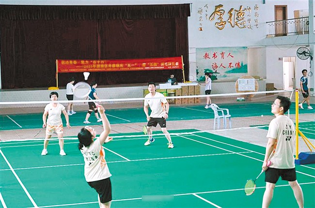 “羽”动青春 聚力“百千万” 内容图1 潮汕网-实时追踪潮商/潮汕/汕头/揭阳/潮州的新闻资讯网站! “羽”动青春 聚力“百千万” 汕头市 图1张