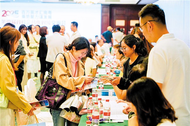 政校企联动共筑人才高地 内容图1 潮汕网-实时追踪潮商/潮汕/汕头/揭阳/潮州的新闻资讯网站! 政校企联动共筑人才高地 汕头市 图1张