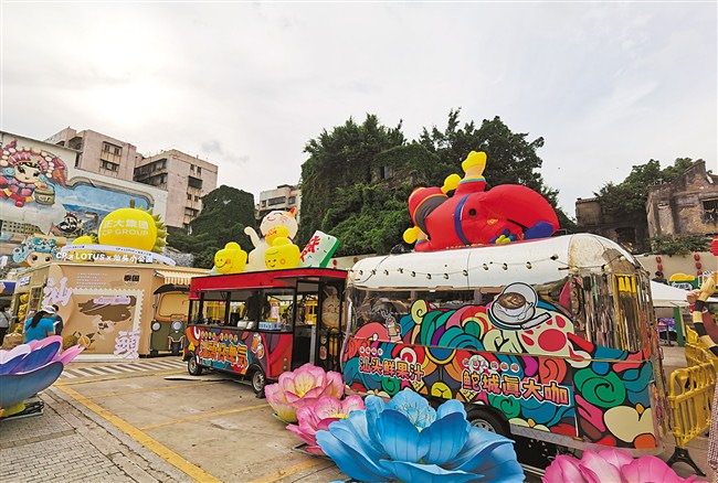 “1025小公园文创墟市”精彩启幕 内容图2 潮汕网-实时追踪潮商/潮汕/汕头/揭阳/潮州的新闻资讯网站! “1025小公园文创墟市”精彩启幕 汕头市 图2张