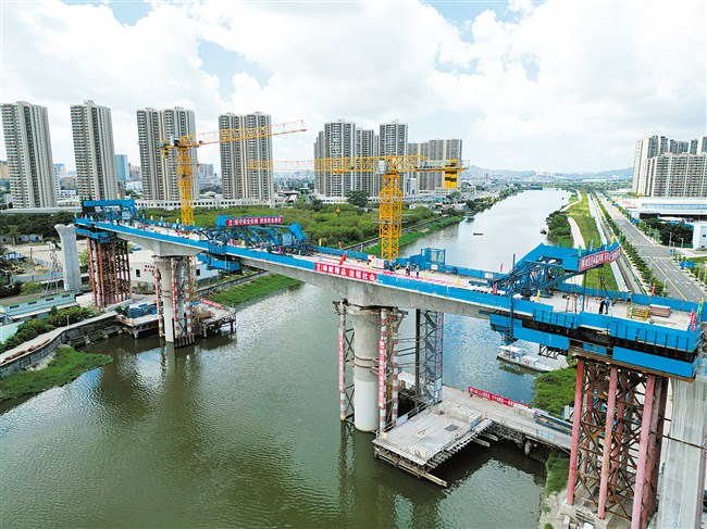 粤东城际铁路首座大跨度连续梁合龙 内容图1 潮汕网-实时追踪潮商/潮汕/汕头/揭阳/潮州的新闻资讯网站! 粤东城际铁路首座大跨度连续梁合龙 汕头市 图1张