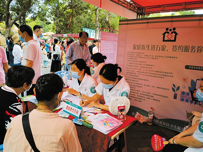 为市民当好健康“守门人” 内容图2 潮汕网-实时追踪潮商/潮汕/汕头/揭阳/潮州的新闻资讯网站! 为市民当好健康“守门人” 汕头市 图2张