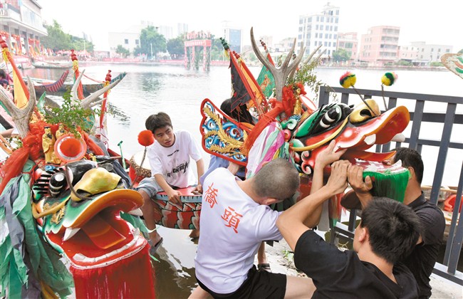 龙舟破浪绘端午风情画卷 内容图2 潮汕网-实时追踪潮商/潮汕/汕头/揭阳/潮州的新闻资讯网站! 龙舟破浪绘端午风情画卷 汕头市 图2张
