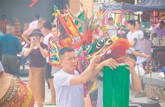 龙舟破浪绘端午风情画卷 内容图1 潮汕网-实时追踪潮商/潮汕/汕头/揭阳/潮州的新闻资讯网站! 龙舟破浪绘端午风情画卷 汕头市 图1张