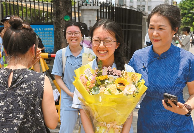 怀揣梦想 奔赴未来 内容图1 潮汕网-实时追踪潮商/潮汕/汕头/揭阳/潮州的新闻资讯网站! 怀揣梦想 奔赴未来 汕头市 图1张