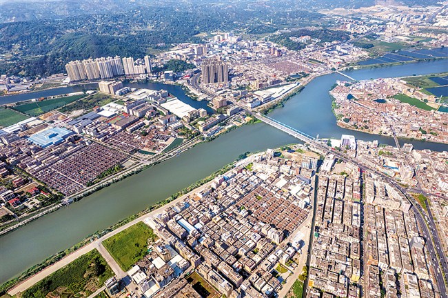 潮起练江映碧心 美丽汕头我先行 内容图1 潮汕网-实时追踪潮商/潮汕/汕头/揭阳/潮州的新闻资讯网站! 潮起练江映碧心 美丽汕头我先行 汕头市 图1张