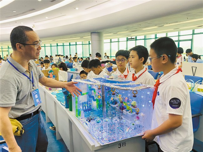 科技赋能青春 创意点亮未来 内容图1 潮汕网-实时追踪潮商/潮汕/汕头/揭阳/潮州的新闻资讯网站! 科技赋能青春 创意点亮未来 汕头市 图1张