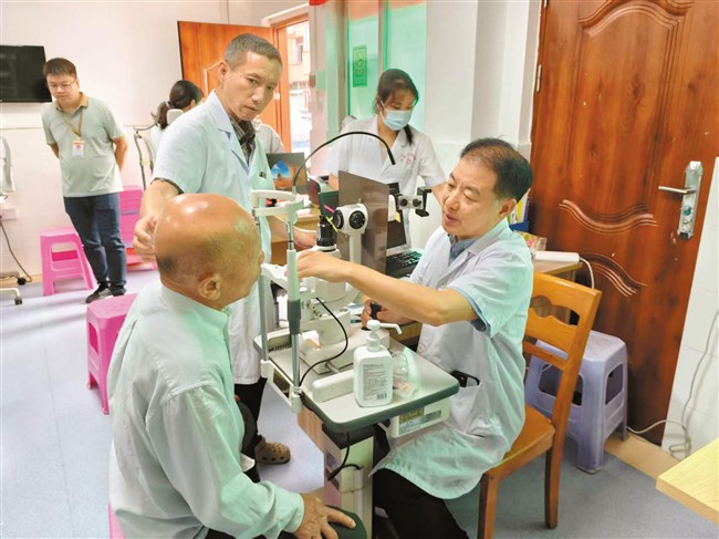 关爱眼健康 传递“圳能量” 内容图1 潮汕网-实时追踪潮商/潮汕/汕头/揭阳/潮州的新闻资讯网站! 关爱眼健康 传递“圳能量” 汕头市 图1张