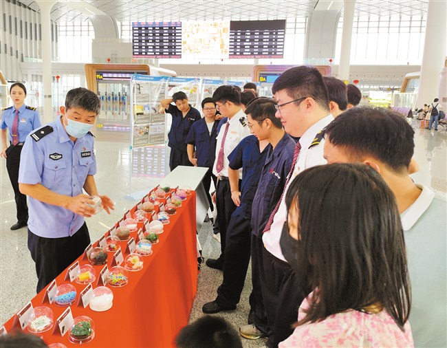 筑牢旅途安全防线 内容图1 潮汕网-实时追踪潮商/潮汕/汕头/揭阳/潮州的新闻资讯网站! 筑牢旅途安全防线 汕头市 图1张