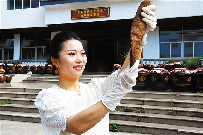 返乡新农人让老菜脯飘出“青春味” 内容图1 潮汕网-实时追踪潮商/潮汕/汕头/揭阳/潮州的新闻资讯网站! 返乡新农人让老菜脯飘出“青春味” 汕头市 图1张