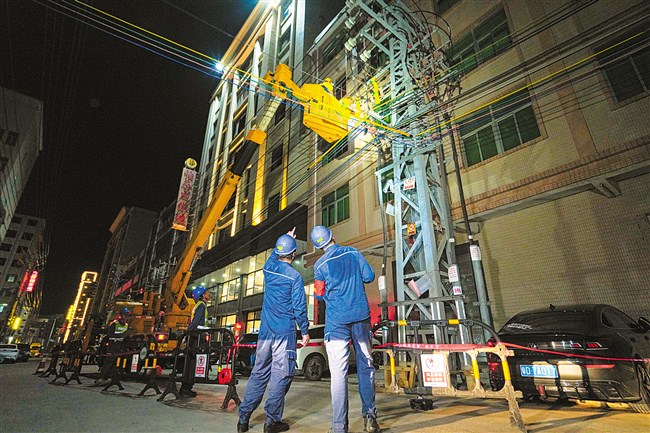 热浪滚滚用电需求攀升 汕头电网负荷刷新纪录 内容图1 潮汕网-实时追踪潮商/潮汕/汕头/揭阳/潮州的新闻资讯网站! 热浪滚滚用电需求攀升 汕头电网负荷刷新纪录 汕头市 图1张