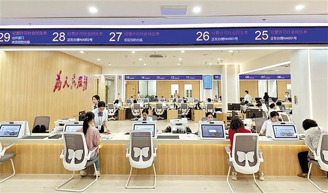1590个事项进驻 月均办件1.6万宗 内容图1 潮汕网-实时追踪潮商/潮汕/汕头/揭阳/潮州的新闻资讯网站! 1590个事项进驻 月均办件1.6万宗 汕头市 图1张