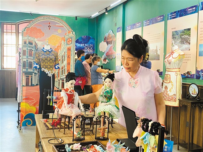 汕台企业签约携手发展 内容图1 潮汕网-实时追踪潮商/潮汕/汕头/揭阳/潮州的新闻资讯网站! 汕台企业签约携手发展 汕头市 图1张