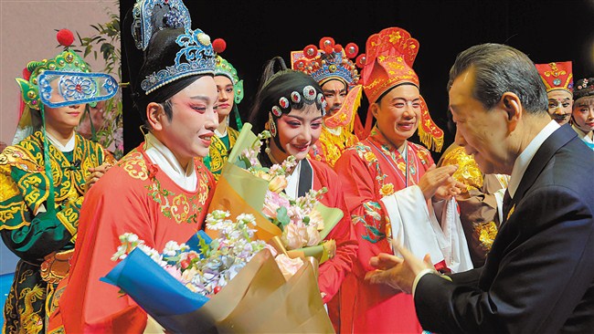 “震世潮剧”演出场场爆满 内容图1 潮汕网-实时追踪潮商/潮汕/汕头/揭阳/潮州的新闻资讯网站! “震世潮剧”演出场场爆满 汕头市 图1张