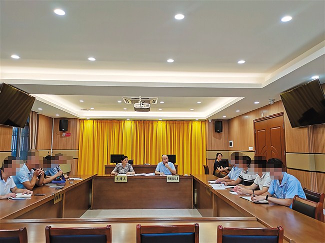 二十年公正裁量三千多案件 内容图3 潮汕网-实时追踪潮商/潮汕/汕头/揭阳/潮州的新闻资讯网站! 二十年公正裁量三千多案件 汕头市 图3张