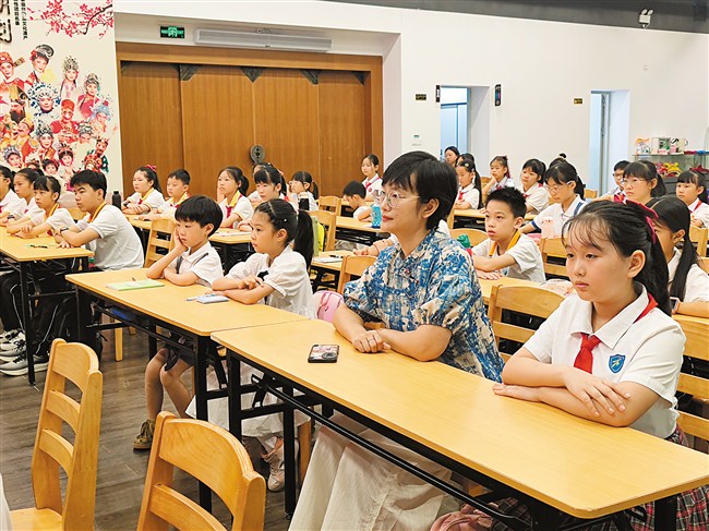 薪火相传 青春接力 内容图1 潮汕网-实时追踪潮商/潮汕/汕头/揭阳/潮州的新闻资讯网站! 薪火相传 青春接力 汕头市 图1张