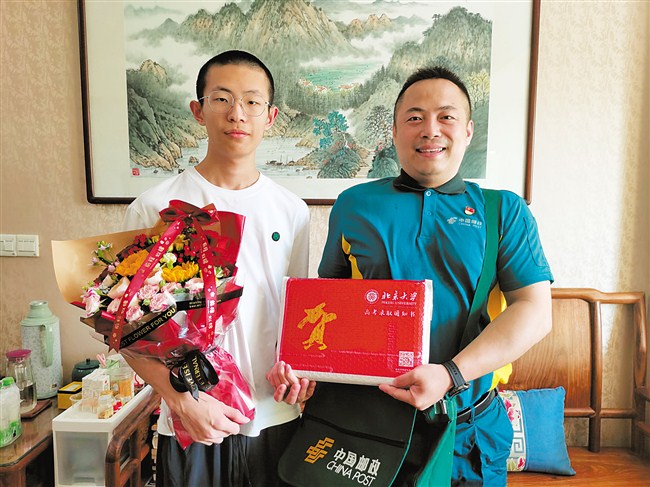 我市高考录取通知书开始投递 内容图1 潮汕网-实时追踪潮商/潮汕/汕头/揭阳/潮州的新闻资讯网站! 我市高考录取通知书开始投递 汕头市 图1张