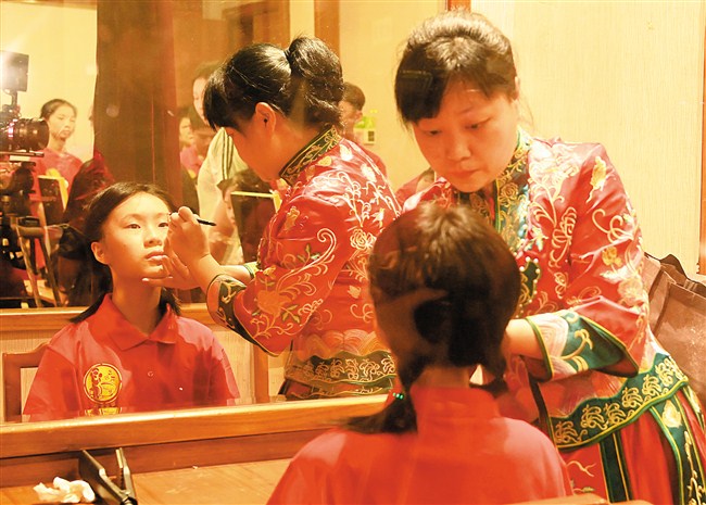 红木屐响处 少年踏花来 内容图4 潮汕网-实时追踪潮商/潮汕/汕头/揭阳/潮州的新闻资讯网站! 红木屐响处 少年踏花来 汕头市 图4张