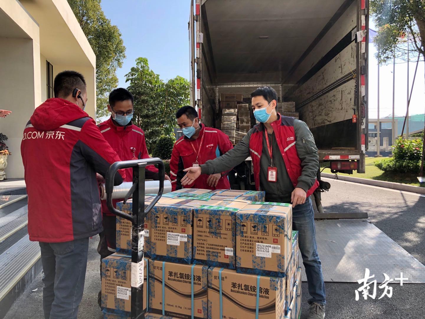 洛斯特制药向武汉、汕头多家医院捐赠新型冠状病毒肺炎治疗急需药品。