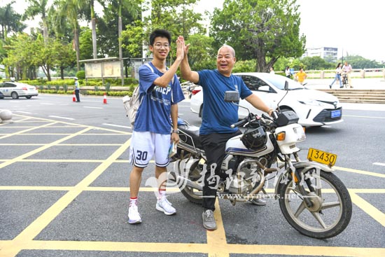 一线见闻：高考首日，记者直击考点温馨瞬间 揭阳市 图3张