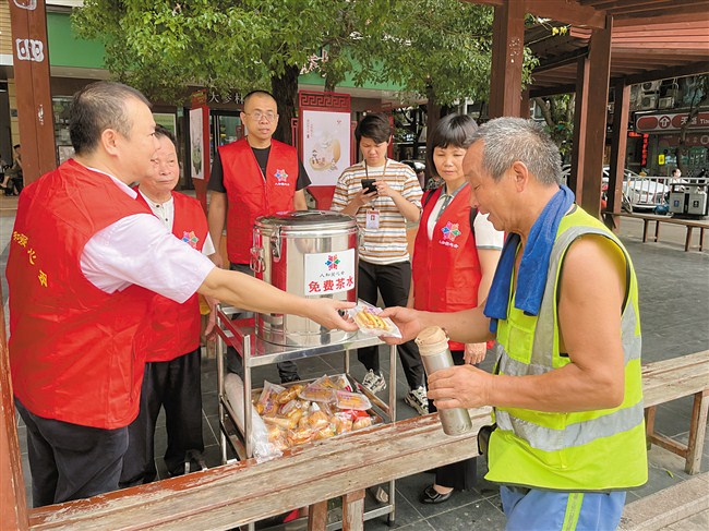 公益茶水点 夏日送清凉 汕头市 图1张