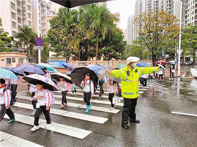 忠实履行“人民警察为人民”铮铮誓言 汕头市 图1张