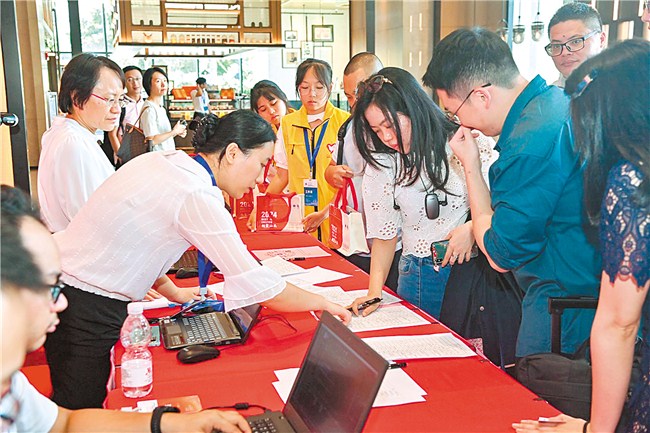 怀揣乡谊赴盛会 满怀激情话发展 汕头市 图1张