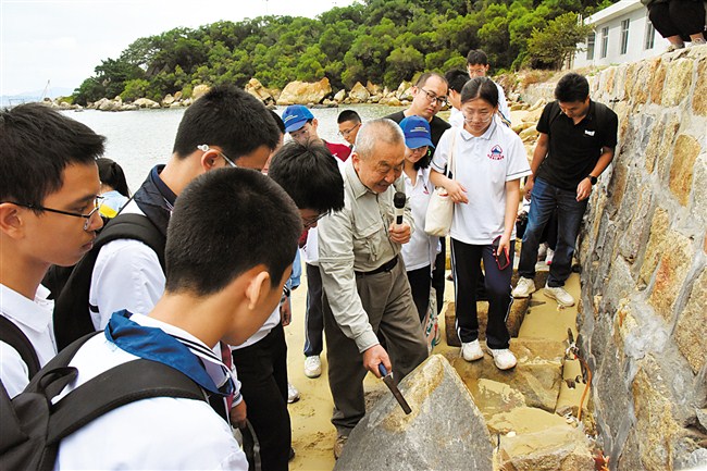 科学家方念乔领学子探最美海岛 汕头市 图1张