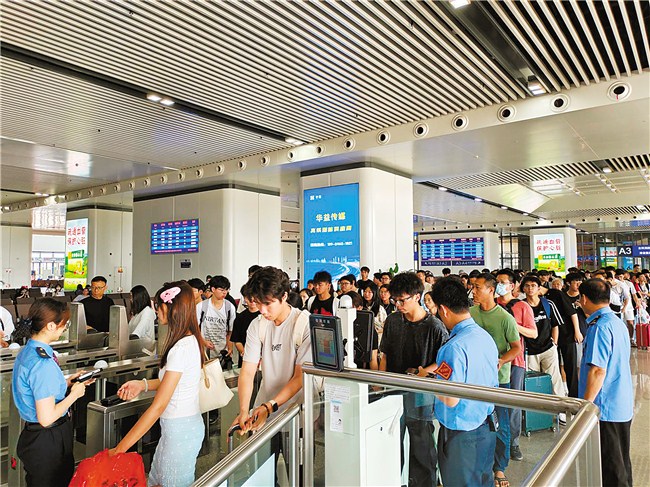 日均客流量2.56万人次 汕头市 图1张