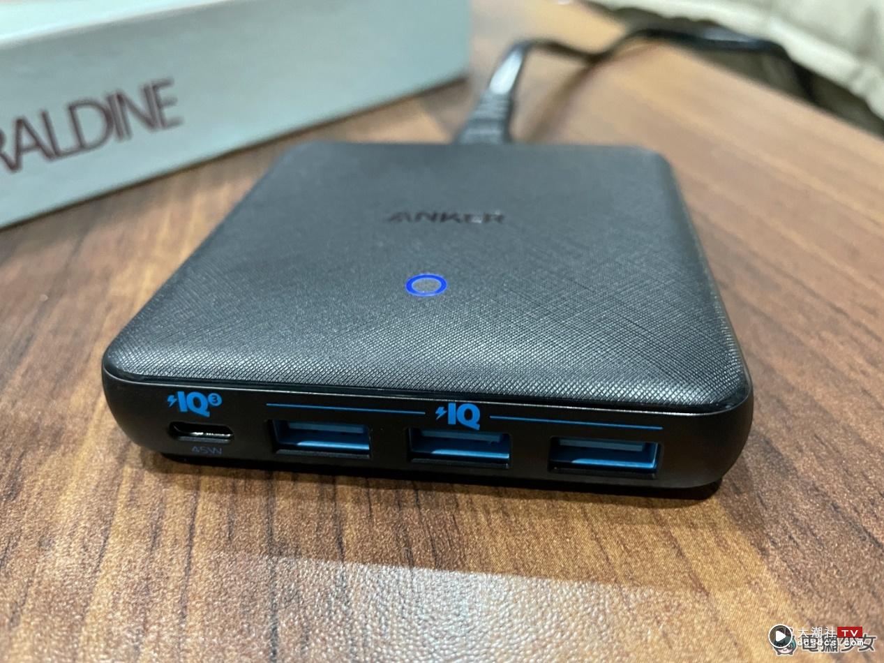 开箱｜一次充四台！‘ ANKER PowerPort Atom III Slim ’多孔充电器（Type A+C） 机身轻薄 随身携带超方便