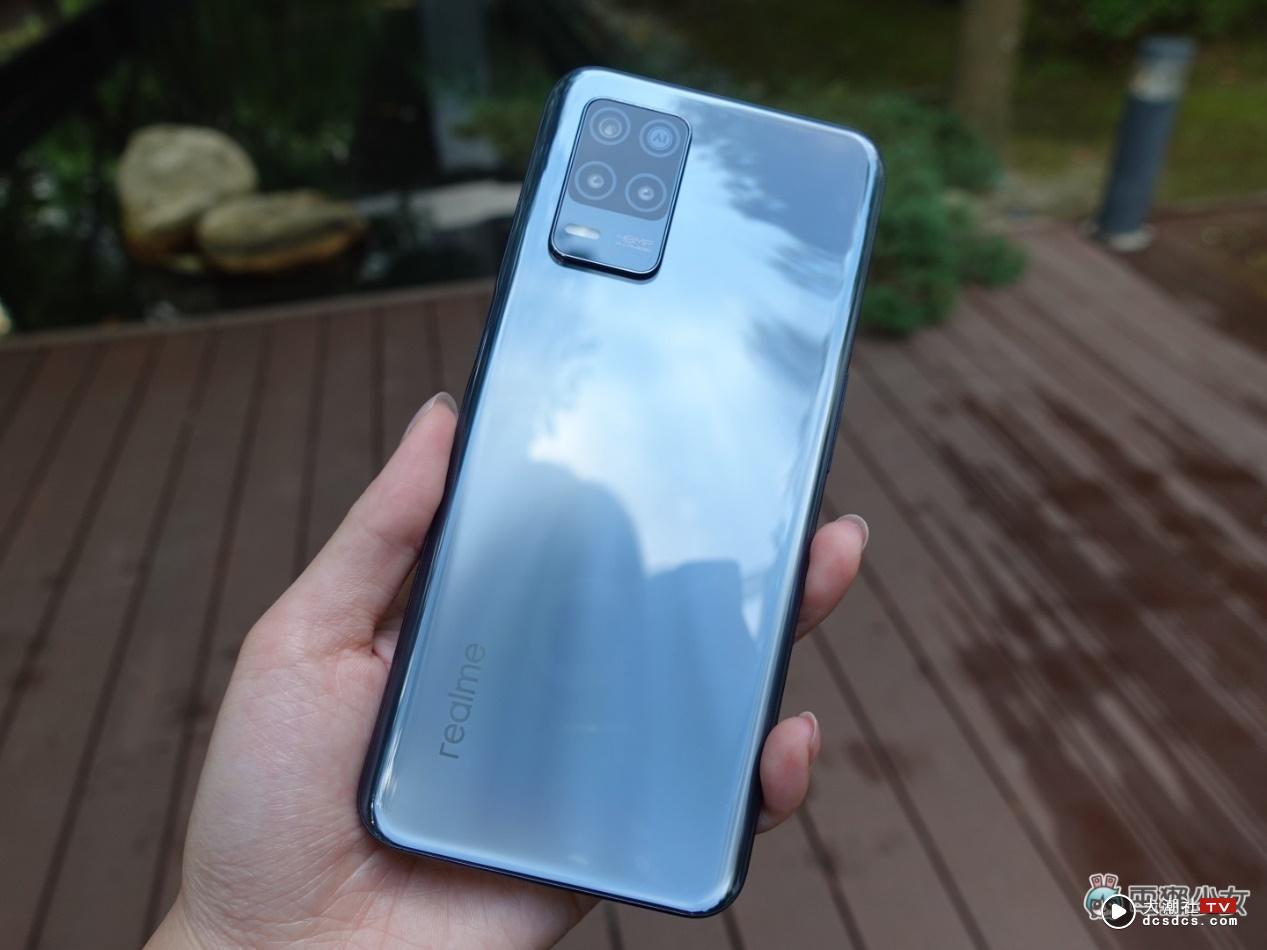 开箱｜八千有找！轻薄美型 5G 手机‘ realme 8 5G ’上手体验