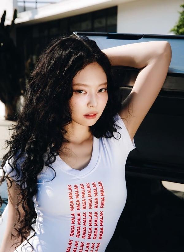 Kpop女偶像“羊毛卷造型”范本：Jennie、Rosé人生发型再加一，慵懒性感完美拿捏！ 最新 图1张