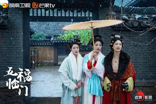 芒果TV电视剧网播量TOP10！《五福临门》2.4亿，《国色芳华》12亿第三，冠军是8.7分神剧 娱乐 图2张