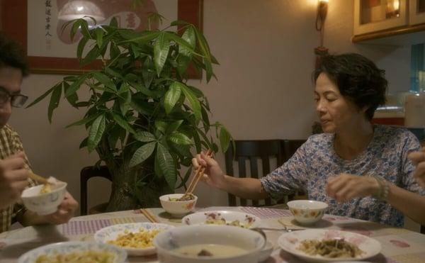 Netflix《童话故事下集》剧情彩蛋解析！男性长辈像“盆栽”超没存在感，水槽也有玄机 娱乐 图1张
