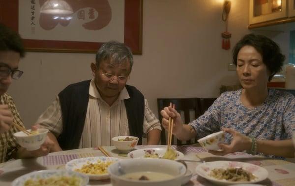 Netflix《童话故事下集》剧情彩蛋解析！男性长辈像“盆栽”超没存在感，水槽也有玄机 娱乐 图2张
