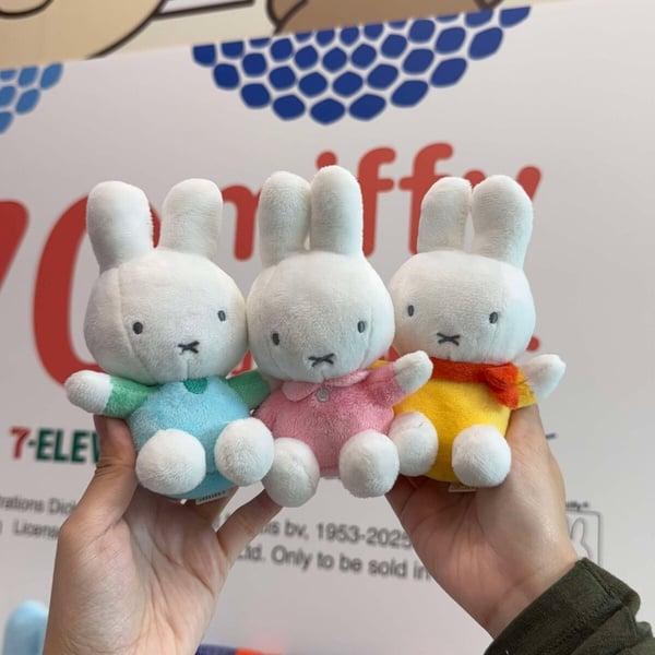 7-11“Miffy米飞兔70周年”集点！巨大75cm米飞兔玩偶、翻转抱枕、随行杯等30款一次看 最新 图4张