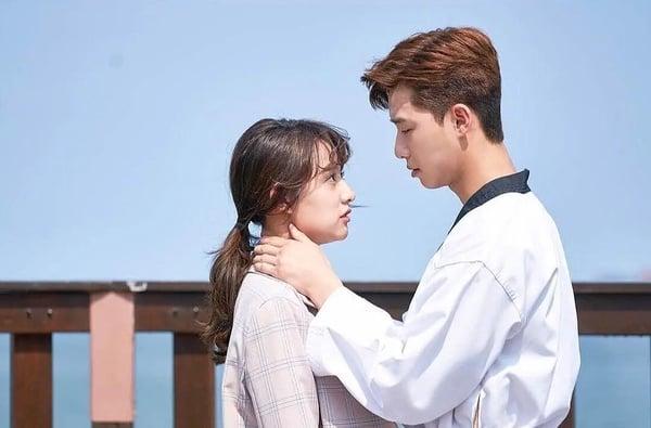 8部“追完一次还想二刷”超好看韩剧！《那年我们》第4输《海岸村》，冠军看十遍都不腻 娱乐 图1张