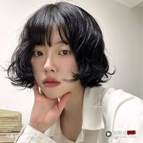 2025韩系短发推荐！及肩短发烫发范本，羽毛层次剪、复古烫自然蓬松，这款修饰脸型 最新 图3张