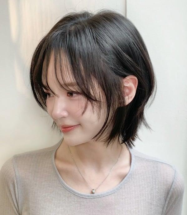 「鲍伯头」短髮範本12款：羽毛剪鲍伯、空气感内弯鲍伯修饰脸型，加码居家整理技巧 最新 图6张