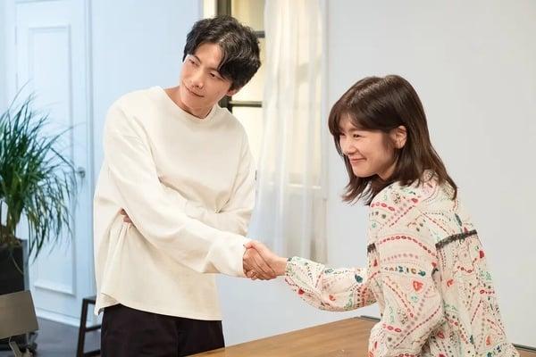 《比天堂还美丽》不如预期？8部「错过可惜」Netflix必追浪漫喜剧，这2部一面倒零负评 娱乐 图5张