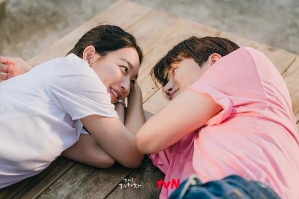 《比天堂还美丽》不如预期？8部「错过可惜」Netflix必追浪漫喜剧，这2部一面倒零负评 娱乐 图4张