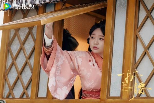 《折腰》高开低走？网评6大剧情槽点：小乔人设崩坏成「恋爱脑娇妻」、权谋戏太降智！ 娱乐 图11张