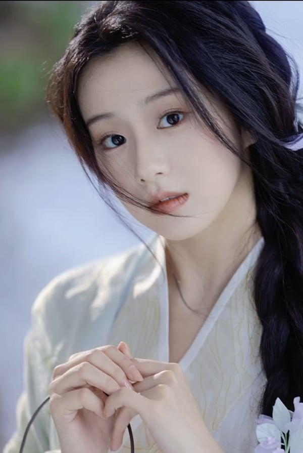 关于《韶华若锦》包上恩的七件事：釜山电影节美貌出圈，被评待爆新锐小花！ 娱乐 图2张