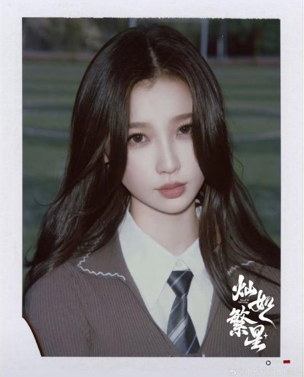 明星疯玩的“撕拉片”是什么？鞠婧祎照片美到韩网，张凌赫、刘诗诗、王楚然全都跟上！ 时尚 图1张