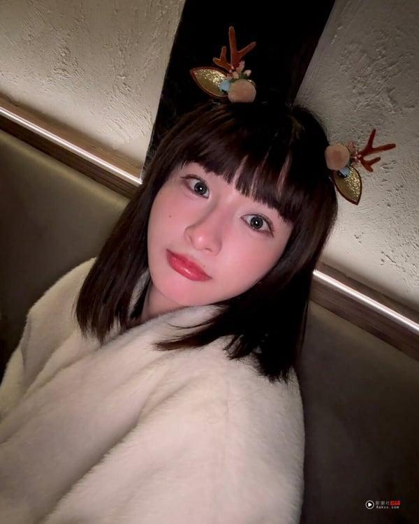 从啦啦队女神到自我觉醒的35岁，峮峮用热情与坚韧重启人生节奏！ 娱乐 图4张