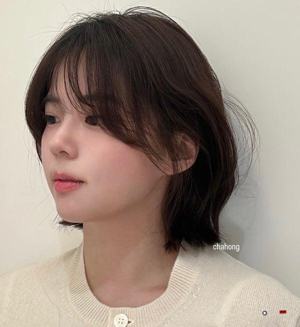 “鲍伯头”短发范本12款：2025热门高层次鲍伯头、羽毛剪鲍伯，脸型搭配+整理技巧 最新 图2张