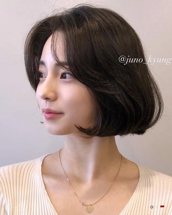 “鲍伯头”短发范本12款：2025热门高层次鲍伯头、羽毛剪鲍伯，脸型搭配+整理技巧 最新 图7张