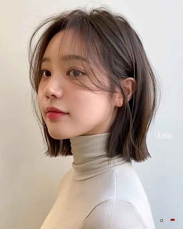 “鲍伯头”短发范本12款：2025热门高层次鲍伯头、羽毛剪鲍伯，脸型搭配+整理技巧 最新 图8张